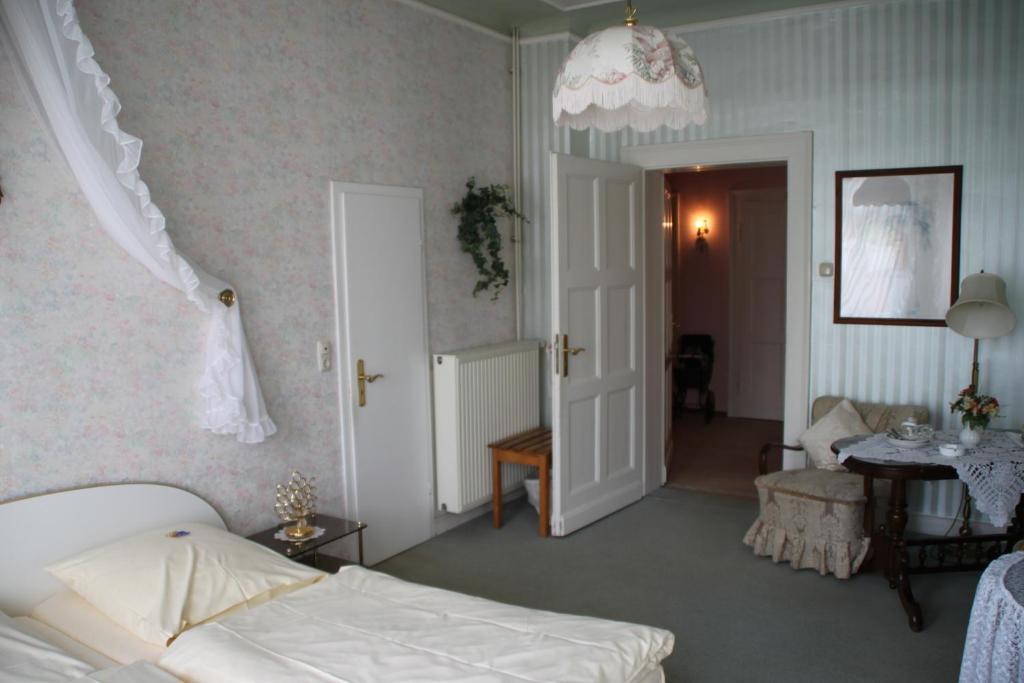Hotel Villa Konigin Luise 바트피르몬트 객실 사진