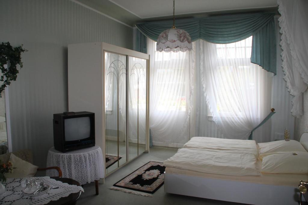 Hotel Villa Konigin Luise 바트피르몬트 객실 사진