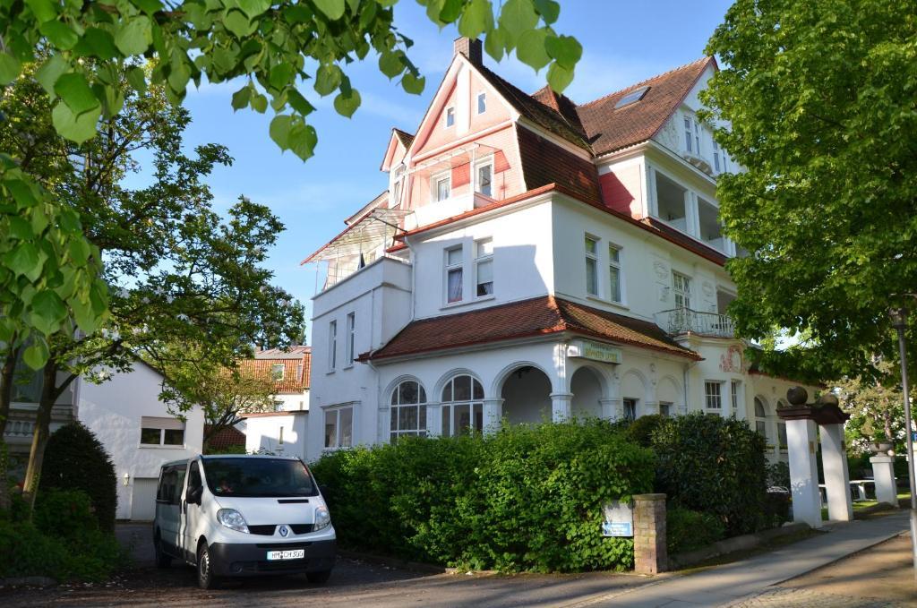 Hotel Villa Konigin Luise 바트피르몬트 외부 사진