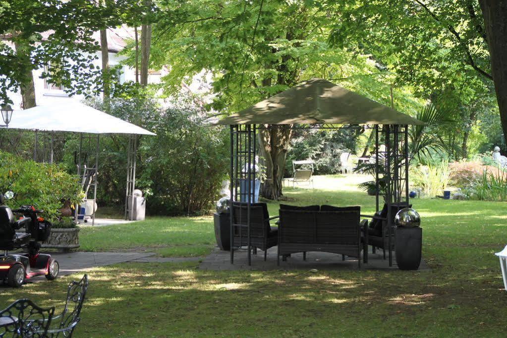 Hotel Villa Konigin Luise 바트피르몬트 외부 사진